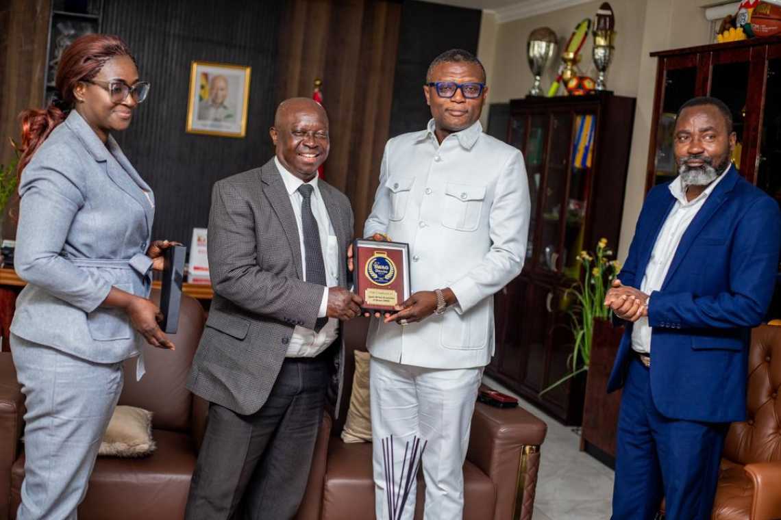 Sports Writers Association of Ghana (SWAG) leadership met with the Minister for  Sports and Recreation